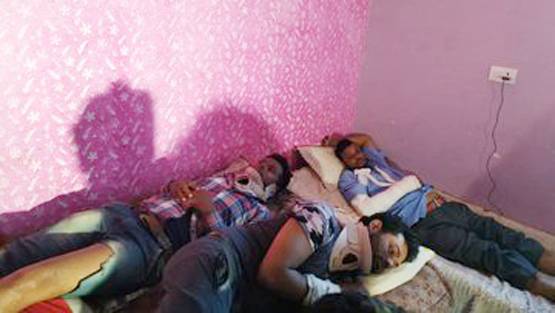 Video: होली पर क्रिकेट खेल रहे मुस्लिमों को पीटा, कहा- PAK जाओ