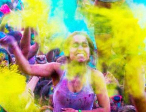 भारत ही नहीं इन 9 देशों में भी मनाया जाता है 'रंगों का त्योहार'