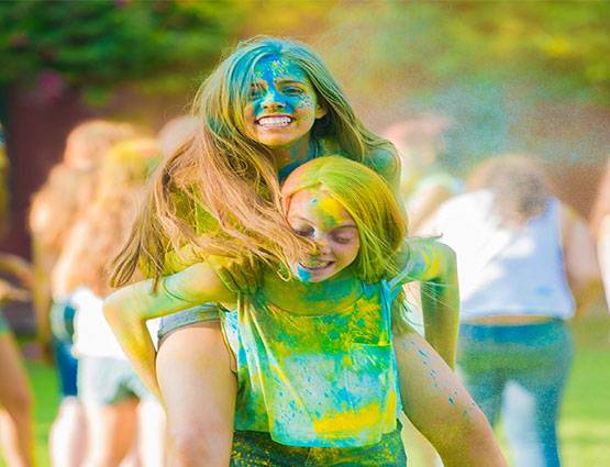 भारत ही नहीं इन 9 देशों में भी मनाया जाता है 'रंगों का त्योहार'