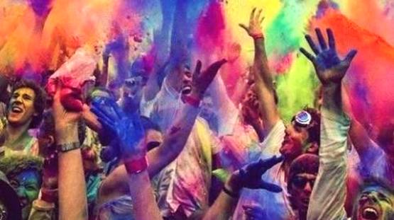 भारत की इन 10 जगहों पर अनोखे अंदाज में मनाया जाता है होली का त्योहार