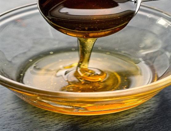 बच्चे को शहद तो नहीं चटाते आप? हो सकती है ये गंभीर बीमारी