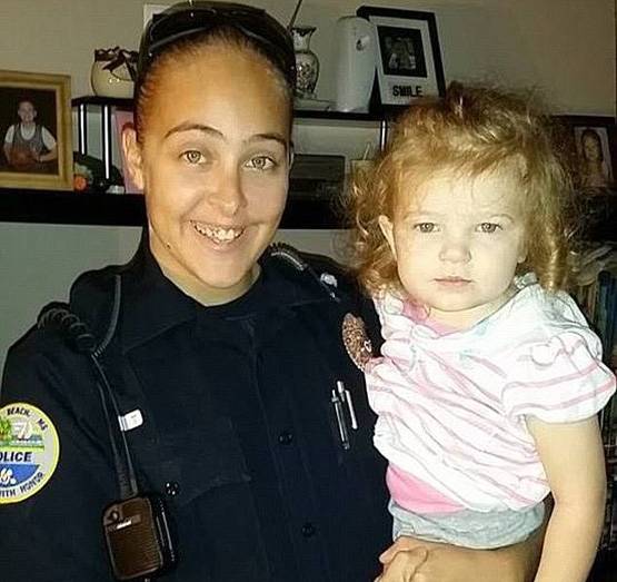 बॉस से संबंध बना रही थी महिला पुलिस अफसर, कार में बेटी की मौत