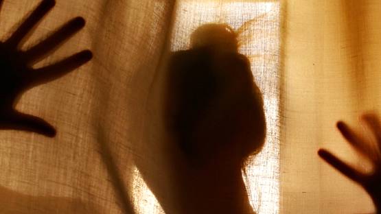 12 साल की लड़की से 3 भाई-चाचा ने किया रेप, सिर काटकर ली जान