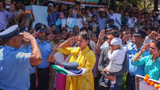 जब अभिनंदन के लिए मना रहे थे जश्न, इन शहीदों की हुई आखिरी विदाई