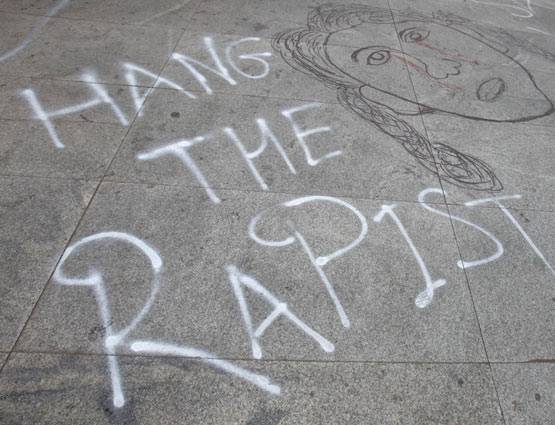 12 साल की लड़की से 3 भाई-चाचा ने किया रेप, सिर काटकर ली जान