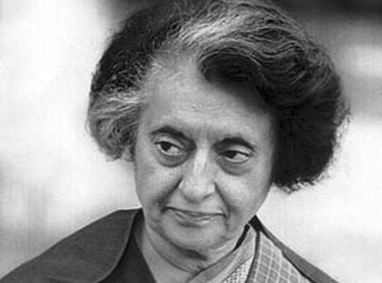 जब पत्थर लगने से टूट गई थी इंदिरा गांधी की नाक