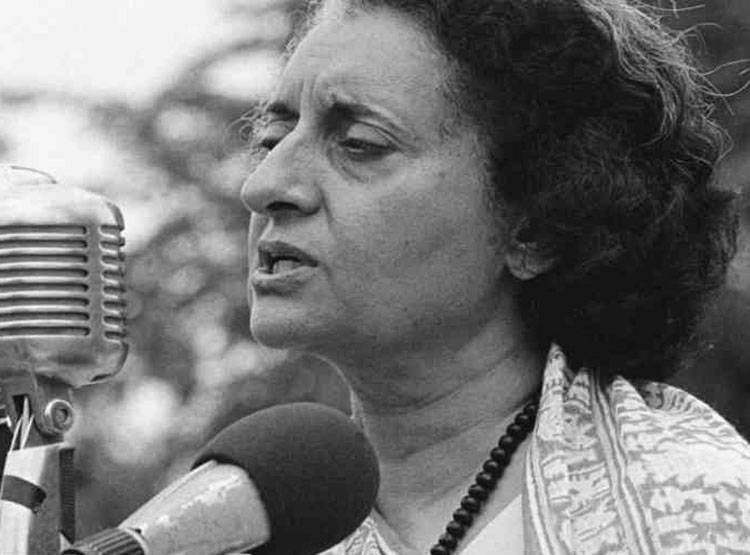 जब पत्थर लगने से टूट गई थी इंदिरा गांधी की नाक