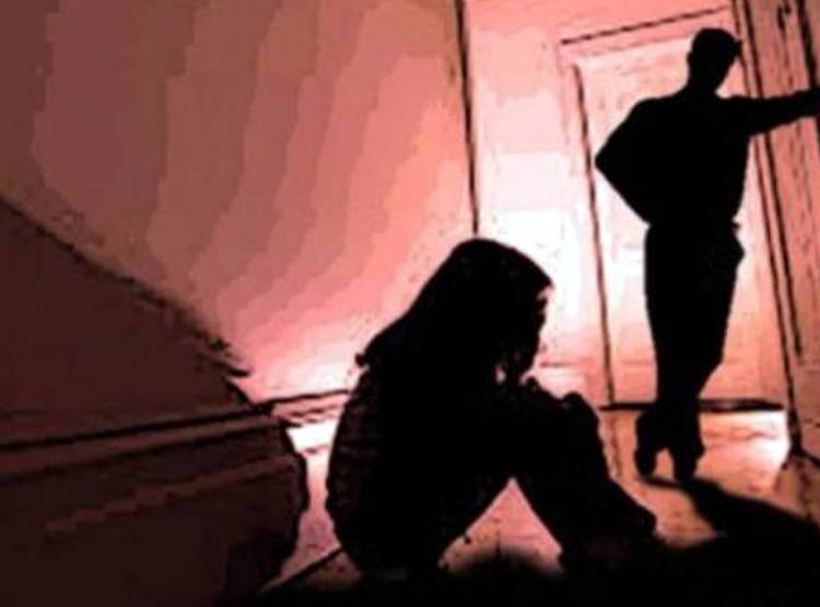 सुहागरात पर नाबाल‍िग को पता चला पत‍ि का नाम, जबरन शादी एक्सपोज