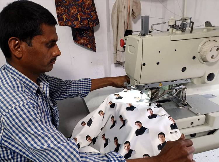 चुनावी रंग: जैकेट पर मोदी-राहुल, साड़ी पर सर्जिकल स्ट्राइक