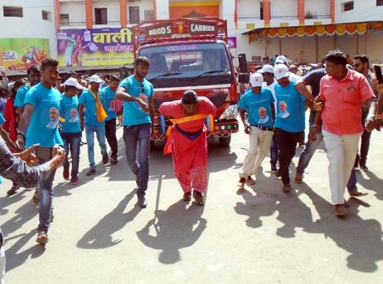 मोदी फ‍िर बनें PM, इसलिए बुलेट रानी ने चलाई 15 हजार KM बाइक