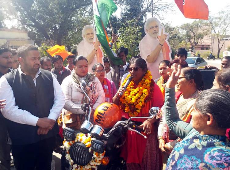 मोदी फ‍िर बनें PM, इसलिए बुलेट रानी ने चलाई 15 हजार KM बाइक