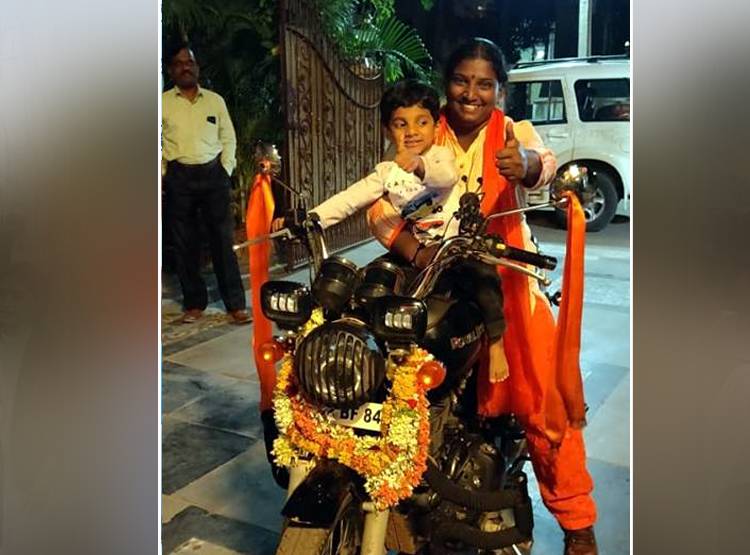 मोदी फ‍िर बनें PM, इसलिए बुलेट रानी ने चलाई 15 हजार KM बाइक