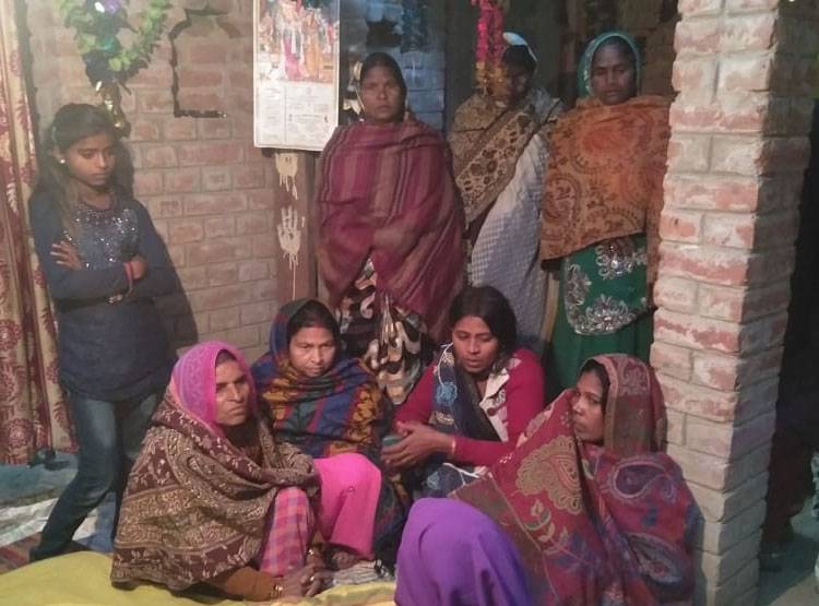 जयमाला के वक्त स्टेज पर आया प्रेमी, प्रेमिका को गोली मारी