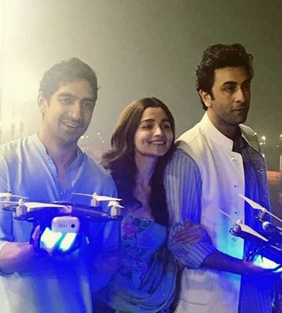 ऐसा है ब्रह्मास्त्र का LOGO, रणबीर-आलिया ने कुंभ में किया लॉन्च