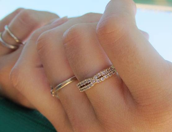 भूलकर भी दूसरों के साथ अपनी ये 7 चीजें न करें शेयर