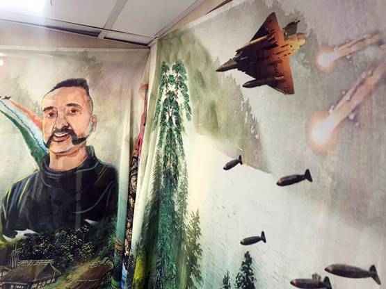 गुजरात के कारोबारी ने साड़ी पर उतार दी अभिनंदन की बहादुरी