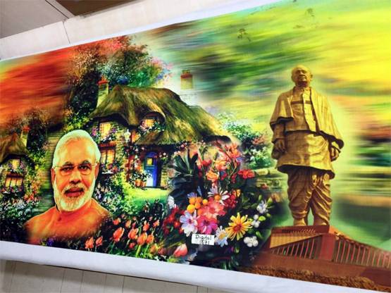 गुजरात के कारोबारी ने साड़ी पर उतार दी अभिनंदन की बहादुरी