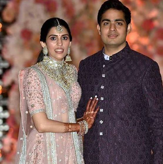 जानिए कौन हैं अंबानी परिवार की होने वाली बहू श्लोका मेहता?