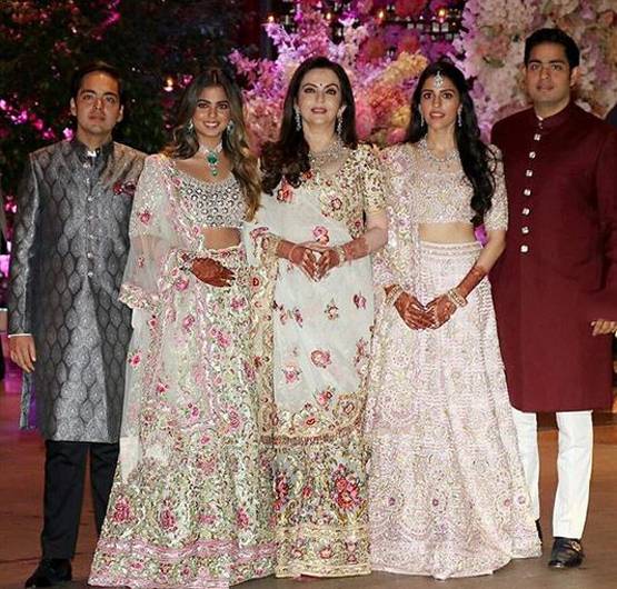 आकाश अंबानी और श्लोका मेहता की शादी से पहले हुई म्यूजिक नाइट