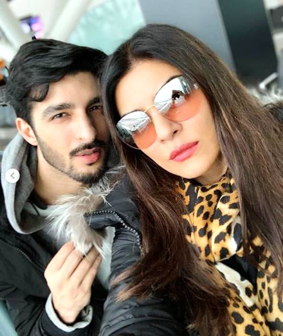 सुष्मिता सेन ने बॉयफ्रेंड रोहमन से खुलेआम किया प्यार का इजहार