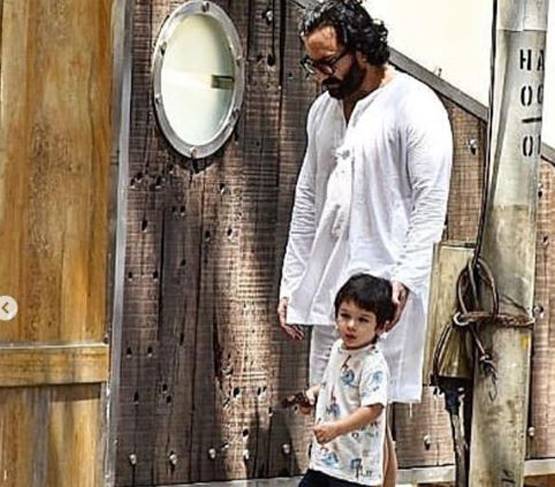 Photos: फुरसत में तैमूर को झूला झुला रही करीना कपूर