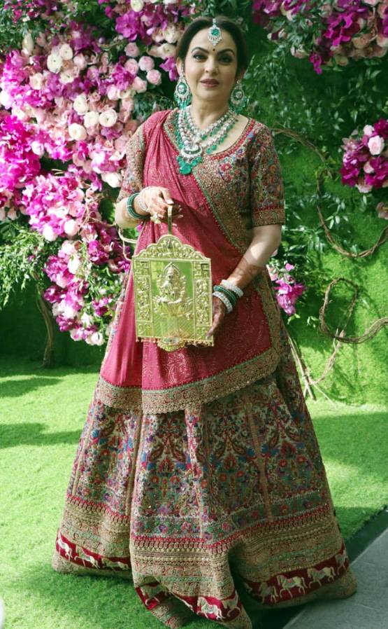 आकाश-श्लोका की शादीः जश्न से पहले कुछ इस तरह दिखा अंबानी परिवार