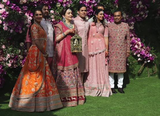 अंबानी परिवार में फिर बजी शहनाई, जानें- कैसे होती हैं गुजराती शादियां