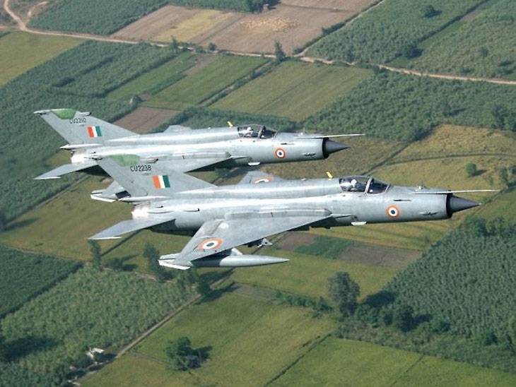 फिर क्रैश हुआ MIG 21, जानिए क्यों भारत के लिए उड़ता ताबूत हैं मिग