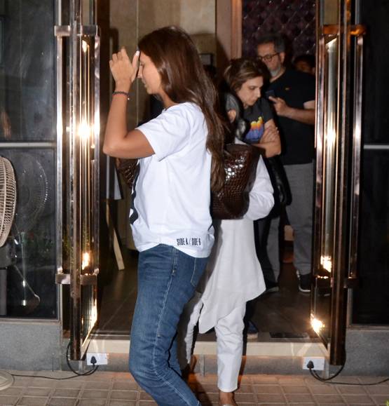 बर्थडे पर बेटी श्वेता नंदा संग डिनर डेट पर गईं जया बच्चन, Photos