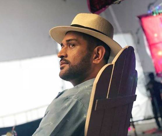 15 साल में यूं बदलता गया धोनी का लुक, PAK प्रेसिडेंट भी थे मुरीद