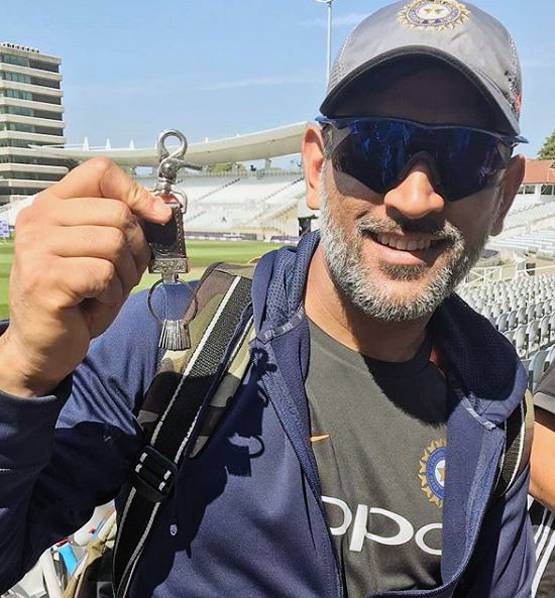 15 साल में यूं बदलता गया धोनी का लुक, PAK प्रेसिडेंट भी थे मुरीद