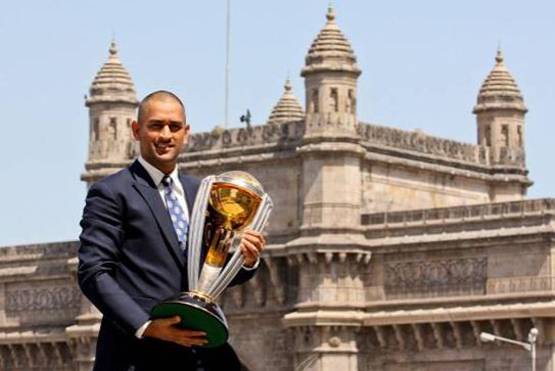 15 साल में यूं बदलता गया धोनी का लुक, PAK प्रेसिडेंट भी थे मुरीद