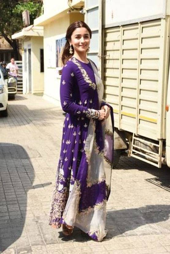 कलंक ट्रेलर लॉन्च में छाईं सोनाक्षी, ऐसा था आलिया-माधुरी का लुक