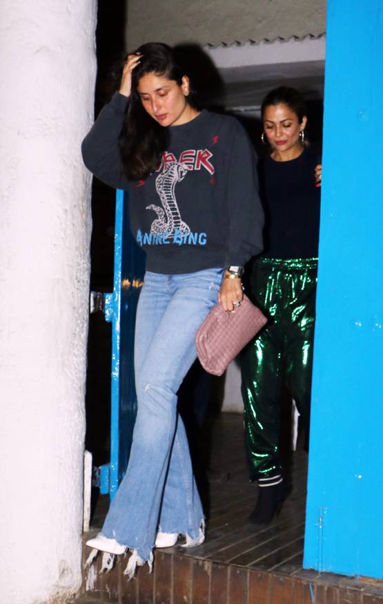 अमृता अरोड़ा संग लंदन हॉलीडे पर न‍िकलीं करीना, एयरपोर्ट पर हुईं स्पॉट