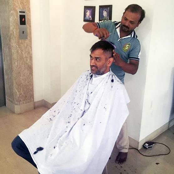 15 साल में यूं बदलता गया धोनी का लुक, PAK प्रेसिडेंट भी थे मुरीद