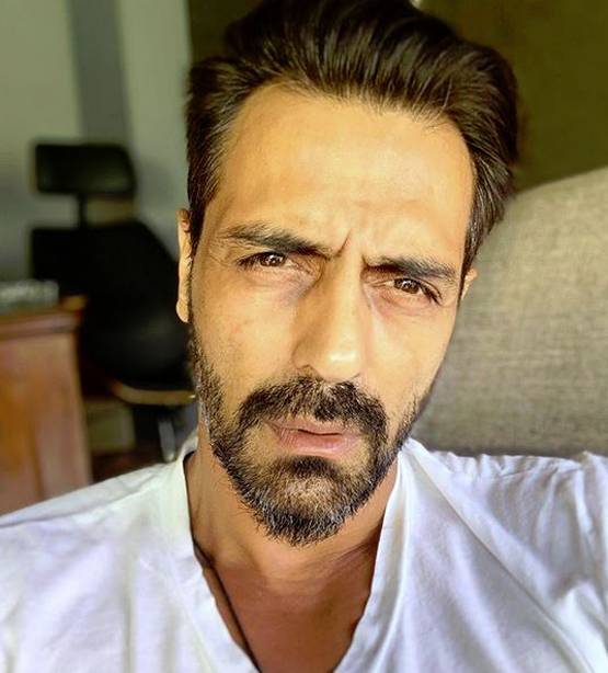 दोबारा पिता बनेंगे अर्जुन रामपाल, शेयर की गर्लफ्रेंड के बेबी बंप की फोटो