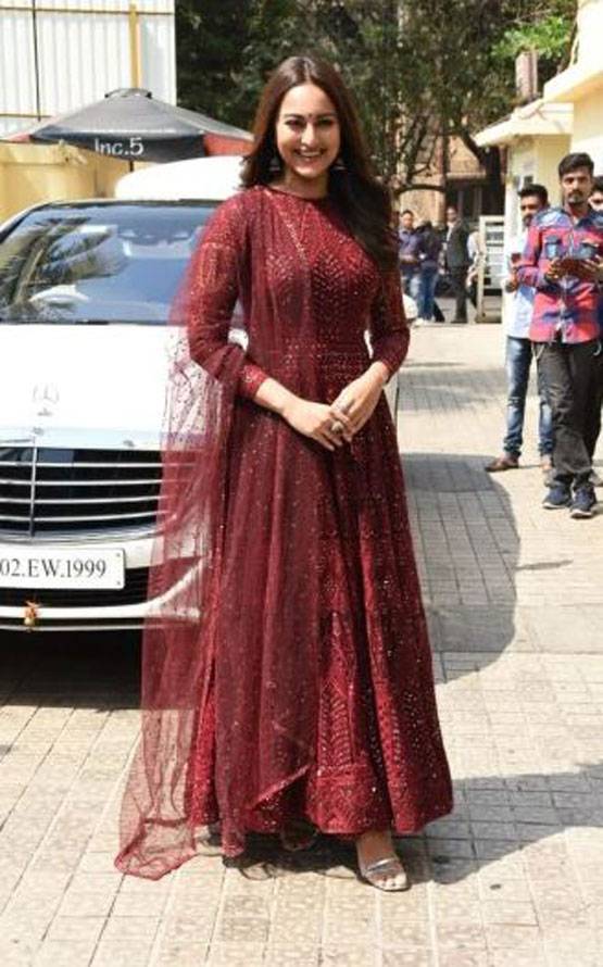 कलंक ट्रेलर लॉन्च में छाईं सोनाक्षी, ऐसा था आलिया-माधुरी का लुक