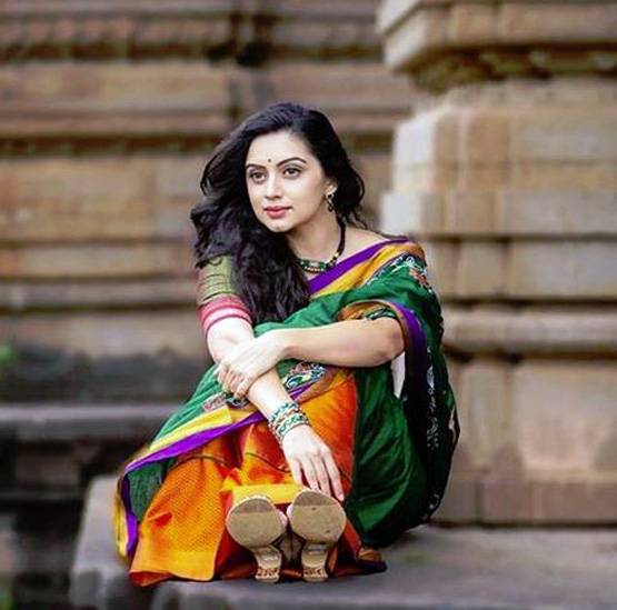 एक्ट्रेस की आपबीती: फिल्म के बदले निर्माता ने कहा था- 'एक रात सोना पड़ेगा'