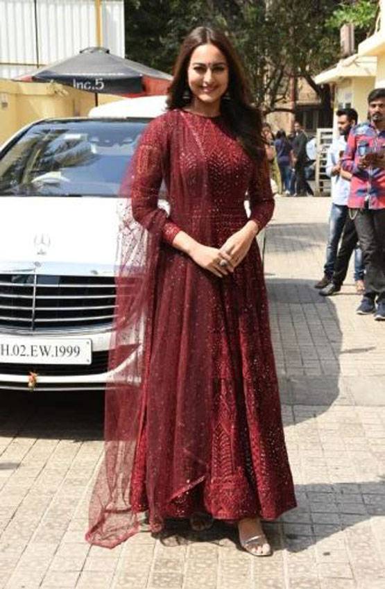 कलंक ट्रेलर लॉन्च में छाईं सोनाक्षी, ऐसा था आलिया-माधुरी का लुक