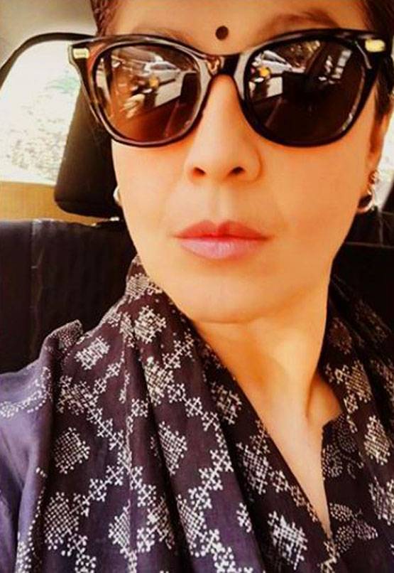 47 की उम्र में सेल्फीक्वीन हैं पूजा भट्ट, तस्वीरों में देखें लुक