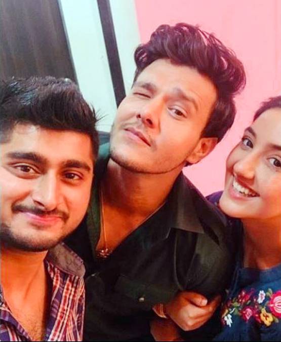 'पटियाला बेब्स' के सेट पर पहुंचे दीपक ठाकुर, स्टारकास्ट संग ली सेल्फी