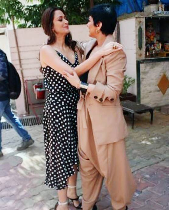 सोनाली की बेस्ट फ्रेंड कौन? वायरल हो रही हैं स्टनिंग लुक की तस्वीरें