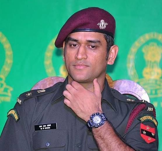 15 साल में यूं बदलता गया धोनी का लुक, PAK प्रेसिडेंट भी थे मुरीद