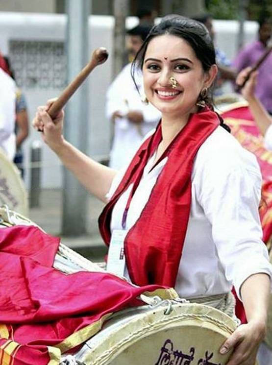 एक्ट्रेस की आपबीती: फिल्म के बदले निर्माता ने कहा था- 'एक रात सोना पड़ेगा'