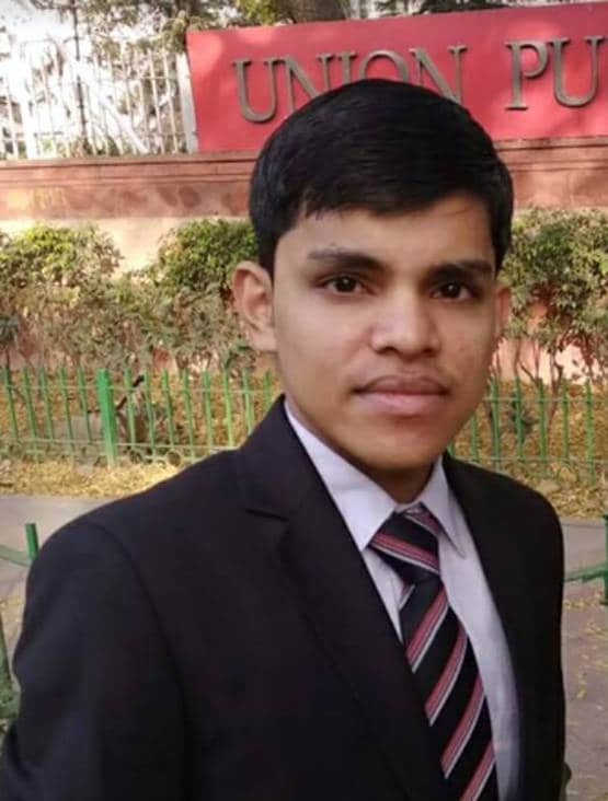 पेट्रोल पंप पर काम करने वाले का बेटा बनेगा IAS, पिता ने बेचा था घर