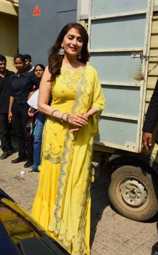 कलंक ट्रेलर लॉन्च में छाईं सोनाक्षी, ऐसा था आलिया-माधुरी का लुक