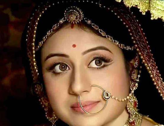 मां के किए जाते हैं 16 श्रृंगार, जानें किस श्रृंगार का क्या है मतलब