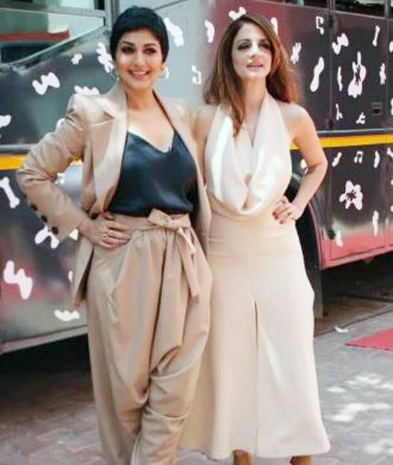सोनाली की बेस्ट फ्रेंड कौन? वायरल हो रही हैं स्टनिंग लुक की तस्वीरें