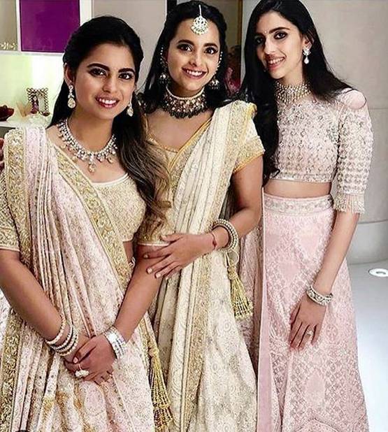 आकाश अंबानी की पत्नी श्लोका के मेहंदी फंक्शन की Unseen फोटो