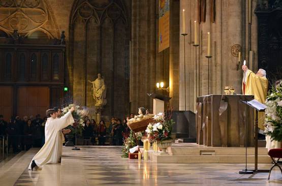 200 साल की मेहनत से तैयार हुआ था ये चर्च, आग ने किया खाक